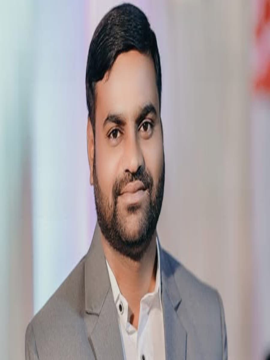 Mr. VISHAL MANDEKAR