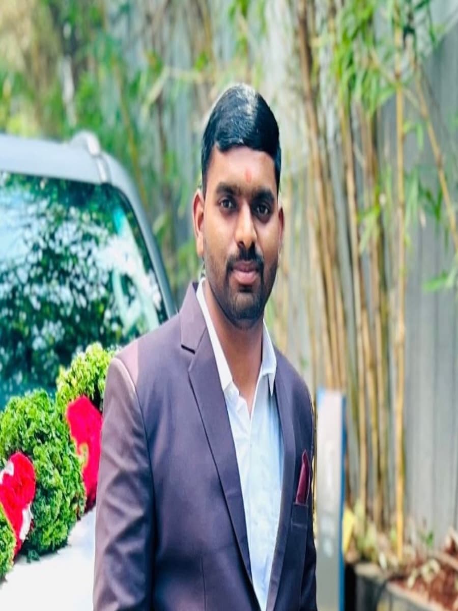 Mr. DIPAK MANDEKAR